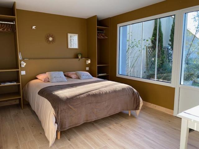 Maison M, Chambre Privee Acces Jardin Piscine Et Jacuzzi Pres De La Rochelle La Rochelle  Room photo