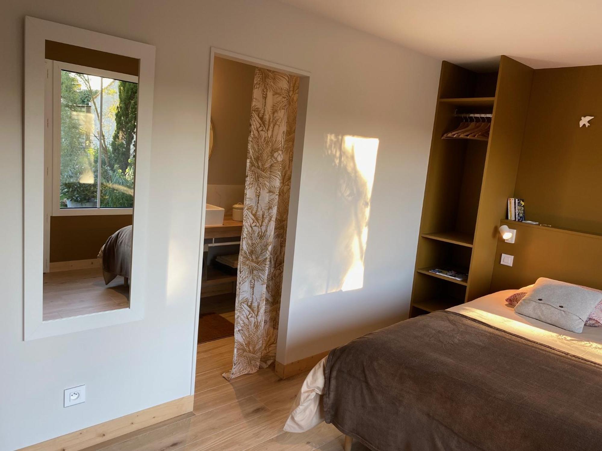 Maison M, Chambre Privee Acces Jardin Piscine Et Jacuzzi Pres De La Rochelle La Rochelle  Room photo