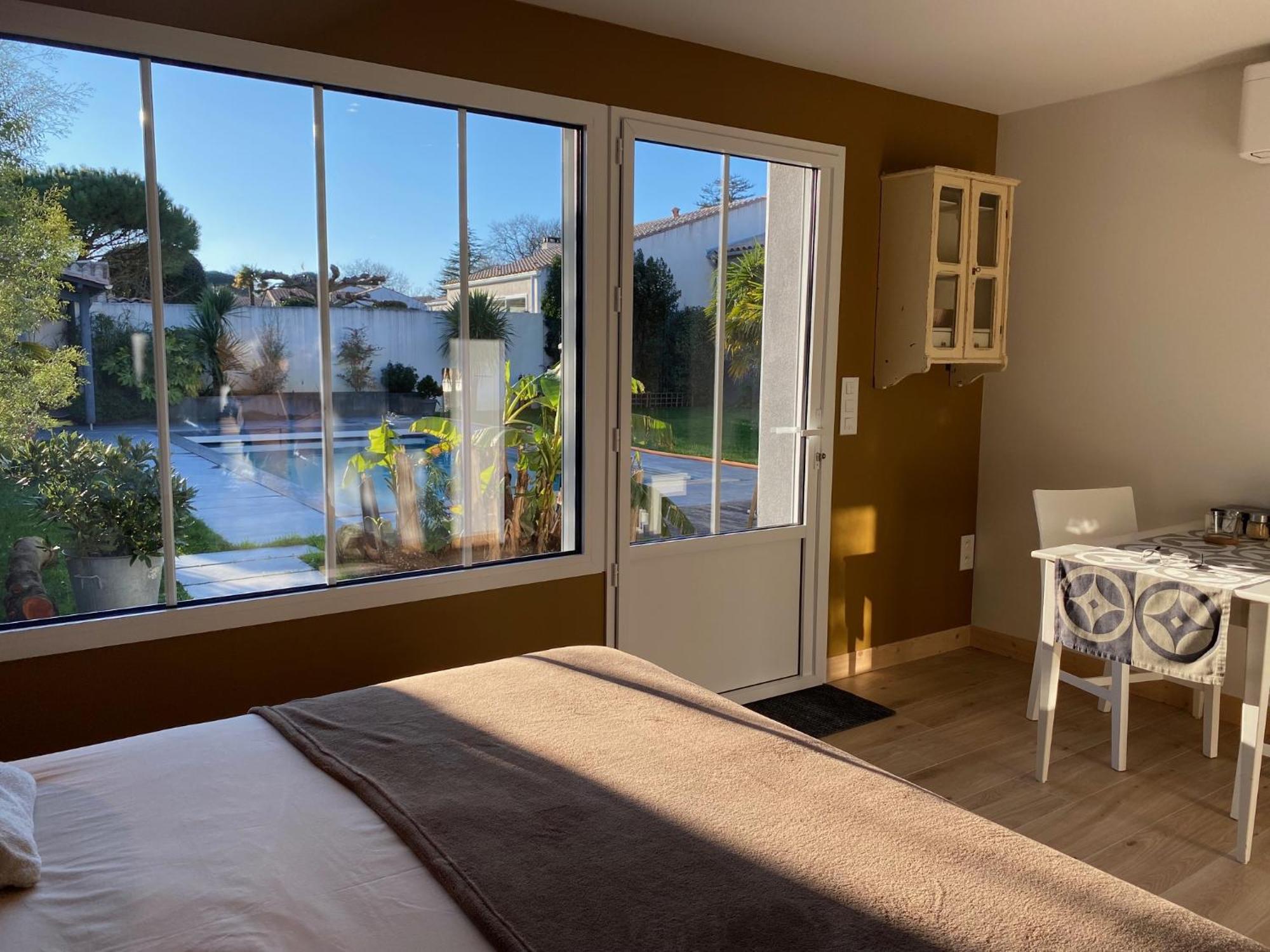 Maison M, Chambre Privee Acces Jardin Piscine Et Jacuzzi Pres De La Rochelle La Rochelle  Room photo